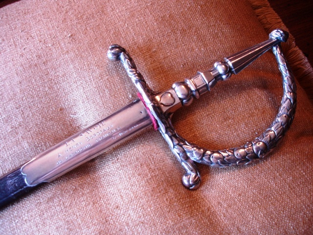 L'épée d'académicien avec la dédicace : La Savoie à Henry Bordeaux de l'Académie Française