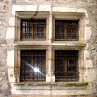 Une fenêtre à meneaux de Villeneuve..