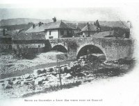 Le Pont-Vieux : lieu de passage antique sur l’Hyères, reconstruit en 1503. Un lieu emblématique de Cognin.
